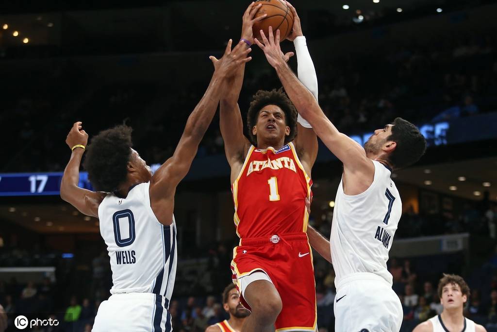 季前赛-约翰逊20+7+2波尔津吉斯13分 老鹰擒熊